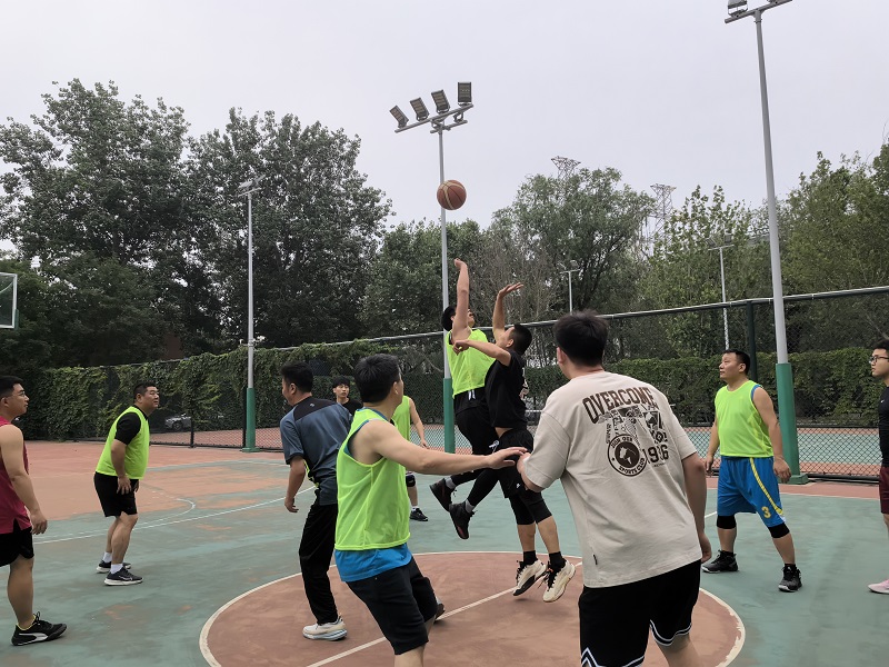 迎“篮”而上，以“球”会友——第七十二期高校中青年干部培训班 （高职中青第十一期）与中国教育干部网络学院篮球队举行友谊赛